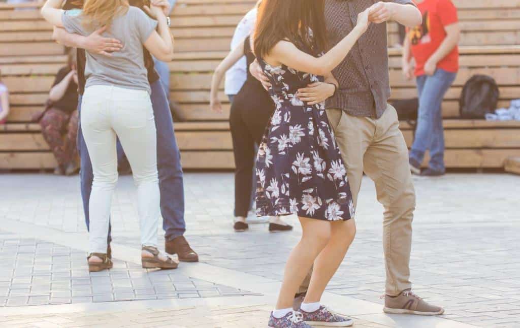 Viva la salsa cubana!! Coppie felici ballano la salsa cubana alla Soy Cubana, Capodistria, Slovenia.